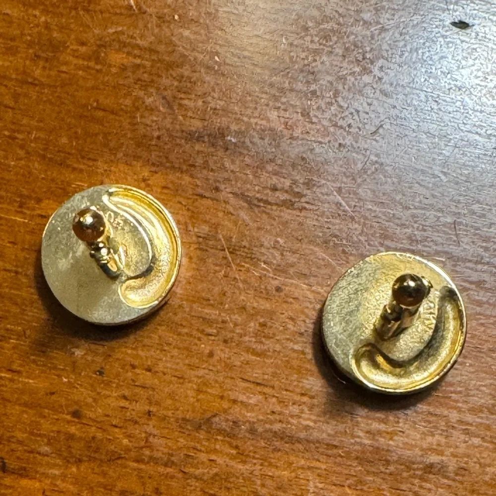 Swank vintage gold plated cuff links. EUC